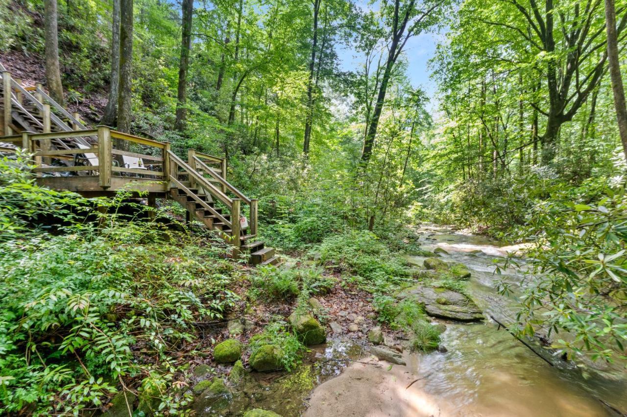 Falling Waters At Rumbling Bald Лейк Люр Екстериор снимка